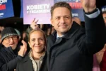 Рафал Тшасковский и Кароль Навроцкий проходят во второй тур президентских выборов в Польше, которые состоятся 1 июня 2025 года.
