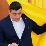 Кандидат в президенты Румынии Джордже Симион выступил за прекращение огня в Украине, заявив о невыгодности военной помощи для Европы.
