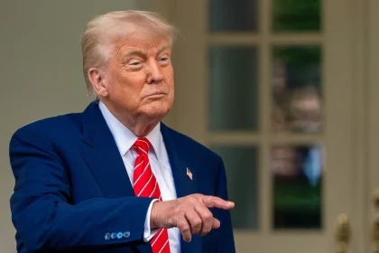 Трамп рассматривает полную отмену ограничений на использование западного оружия в Украине — источники сообщают о пересмотре политики.