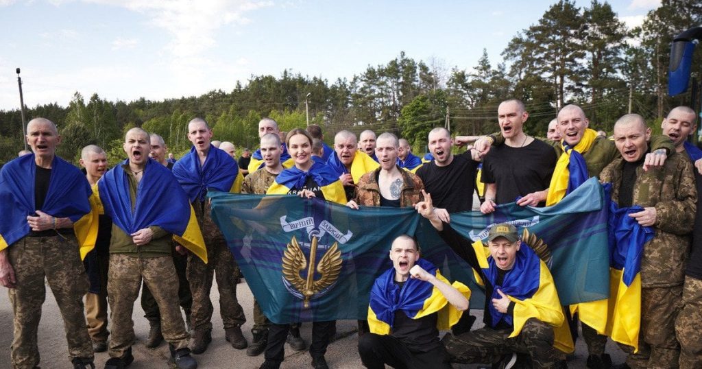 Украина и Россия начали обмен пленными в формате «1000 на 1000». В первый день освобождены 390 человек, продолжение — в выходные.