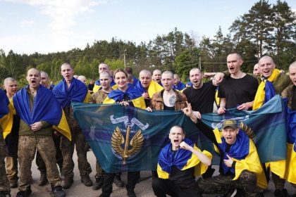 Украина и Россия начали обмен пленными в формате «1000 на 1000». В первый день освобождены 390 человек, продолжение — в выходные.