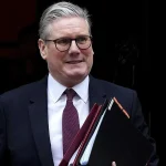 Великобритания вводит крупнейший пакет санкций против России в ответ на угрозы безопасности. Об этом заявил премьер-министр Кир Стармер 9 мая.