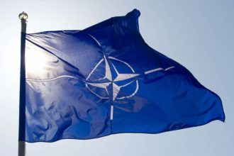 В НАТО не ведутся обсуждения требования России о гарантиях нерасширения на восток, ссылаясь на международное право и внутренние принципы Альянса.