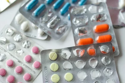 В Украине планируют ограничить онлайн-продажу лекарств через маркетплейсы, что может привести к росту цен на 15% из-за снижения конкуренци