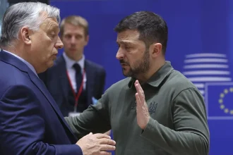 Зеленский обвинил Орбана в блокировании вступления Украины в ЕС и вмешательстве во внутреннюю политику своей страны через украинский вопрос.