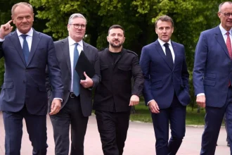 Европа отложила санкции против России до результатов переговоров Зеленского и Путина в Турции, сообщает Bloomberg.
