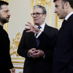 Макрон и Стармер предложили России 30-дневное перемирие в Украине, Кремль отказался, предложив вместо этого краткое трёхдневное перемирие.