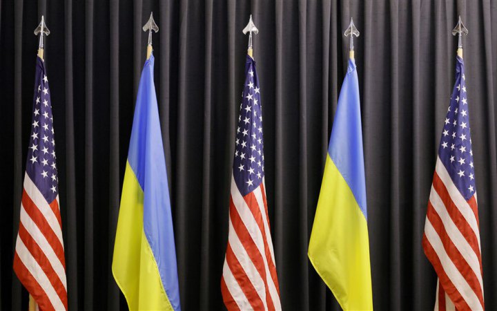 США подписали с Украиной соглашение о недрах, открывающее путь к возможной продаже оружия на $50 млн. Трамп остаётся в переговорном процессе.