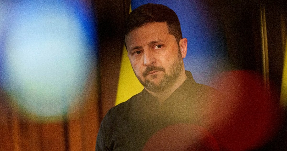 Президент Зеленский заявил, что война может завершиться в любой момент, но сейчас никто не знает, сколько она ещё будет продолжаться.