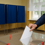 В Польше 18 мая проходит первый тур президентских выборов. Основная борьба — между Тшасковским, Навроцким и Менценом. Вероятен второй тур.