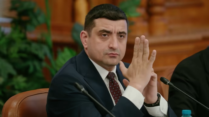 Кандидат в президенты Румынии Джордже Симион требует от Украины компенсации за поддержку и выступает за нейтралитет в войне с Россией.
