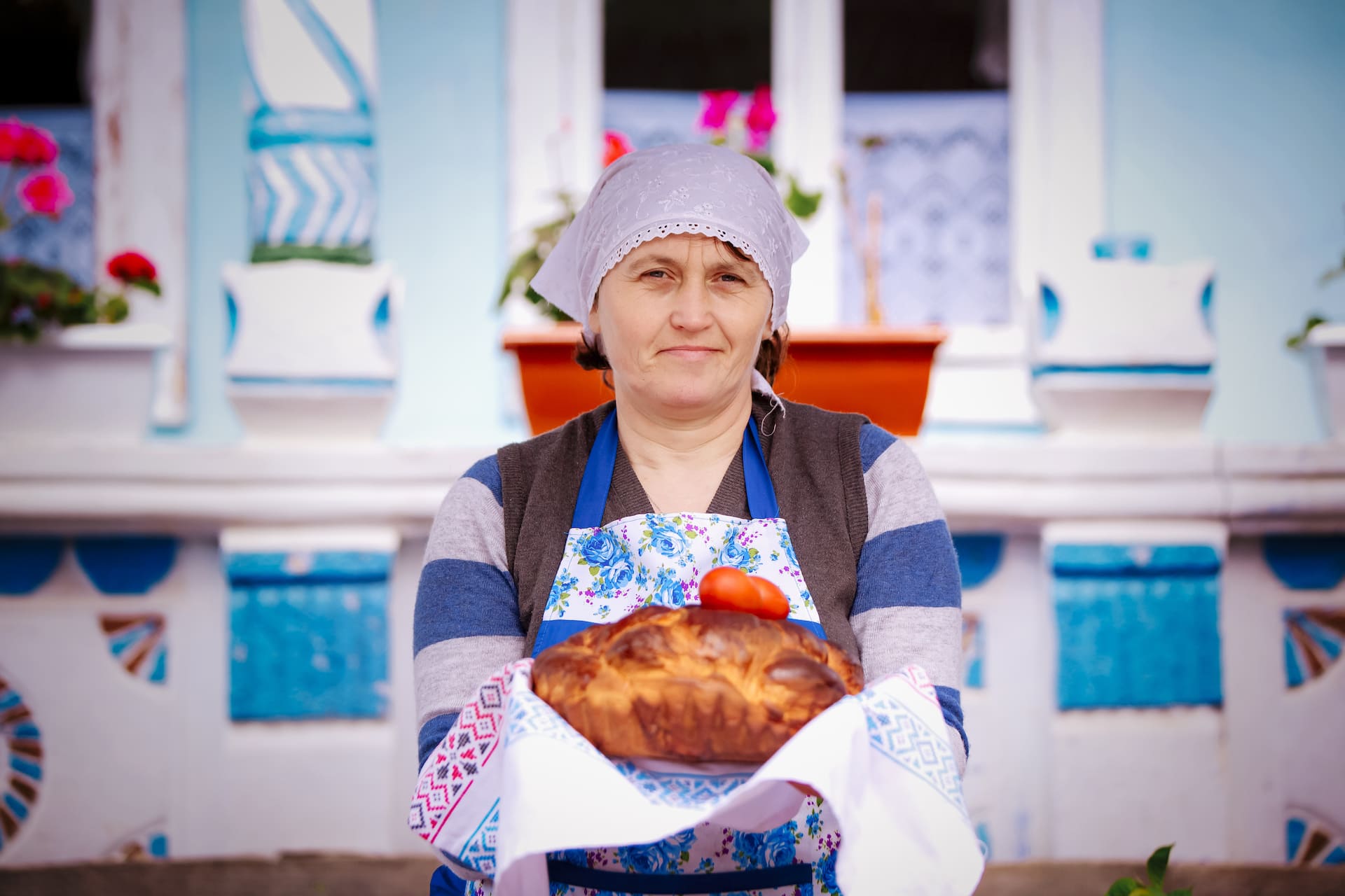 Украина и Молдова имеют общие традиции, праздники и кухню. Узнайте об их культурных сходствах, обычаях и гастрономических особенностях в этой подробной статье.