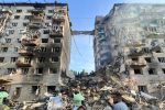 В результате атаки на Киев 17 июня погибли 14 человек, 60 пострадали. Обрушился подъезд, продолжаются поисково-спасательные работы.