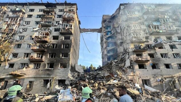 В результате атаки на Киев 17 июня погибли 14 человек, 60 пострадали. Обрушился подъезд, продолжаются поисково-спасательные работы.