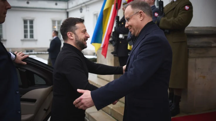Зеленский наградил Анджея Дуду орденом Свободы за поддержку Украины и укрепление сотрудничества. Президент Польши прибыл в Киев с прощальным визитом.