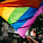 На Budapest Pride в Будапеште вышли более 180 тысяч человек, несмотря на запрет. Участники выступили против ограничений для ЛГБТК+ в Венгрии.