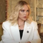 Блогерша Монро рассказала о реакции матери на смену фамилии, отношениях с братом и поддержке во время учёбы на психолога.
