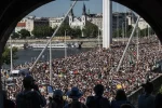 Премьер Венгрии Орбан прокомментировал ЛГБТ-прайд в Будапеште, назвав его приказом из Брюсселя, несмотря на запрет и рекордное число участников.