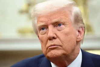 Дональд Трамп подписал указ о запрете въезда в США граждан 12 стран и ограничениях для ещё 7. Решение вступает в силу 9 июня.