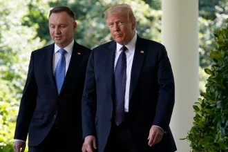 Президент Польши Анджей Дуда поговорил с Дональдом Трампом. Обсудили итоги выборов в Польше и сотрудничество Варшавы с США.
