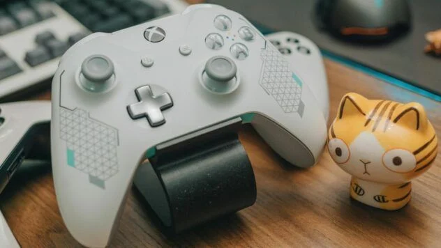Microsoft разрабатывает новое поколение Xbox. Консоль получит чип AMD, совместимость с играми и универсальную платформу для любых устройств.