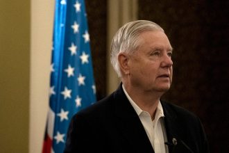 Сенатор Линдси Грэм предложил исключить из-под санкций страны, помогающие Украине, и пригрозил Китаю 500% пошлинами в случае отказа от поддержки Киева.