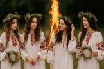 Праздник Санзиене в Молдове — это волшебный аналог Ивана Купалы, с древними обрядами, венками из цветов и танцами у костра.