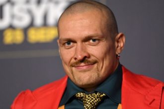 Александр Усик заработал $132 млн за реванш с Дюбуа. Сколько получит на руки после налогов и расходов — точные суммы в долларах и гривнах.