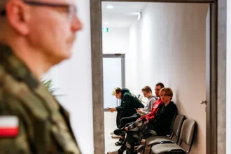 Польша в 2026 году направит 235 тыс. повесток на ВВК. Освидетельствование станет обязательным для мужчин и женщин некоторых специальностей — Wyborcza.