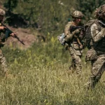 Прокуратура Венгрии заочно обвинила мужчину, воюющего за Украину, в участии в иностранном вооружённом формировании. Он объявлен в розыск.