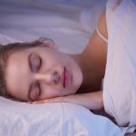Узнайте, как успокоить нервную систему и вернуть здоровый сон с помощью эффективных народных средств от бессонницы — практичные советы и рецепты.