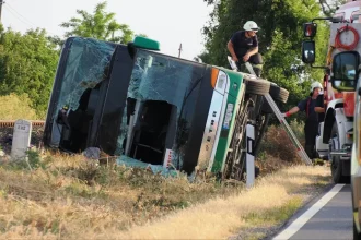 В Венгрии перевернулся автобус с 77 украинцами, в том числе детьми. 19 пострадавших, четверо в тяжелом состоянии. Начато расследование.