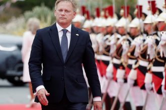 В Великобритании осудили мужчину, передавшего личные данные экс-министра обороны Шаппса людям, которых он считал российскими агентами.