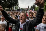 В 80 городах Польши прошли антимиграционные протесты. Участники требовали закрытия границ и депортации мигрантов из Украины и других стран.