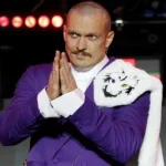 Александр Усик прибыл в Лондон на бой с Дюбуа, который состоится 19 июля на стадионе «Уэмбли». Продано более 65 тысяч билетов за три дня.