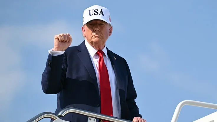 Трамп пригрозил России 100% пошлинами, если не будет мира через 50 дней. США создадут оружие для Украины за счёт Европы, — заявил президент.