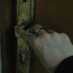 Что означает сон о закрытых дверях и невозможности выйти? Подробный разбор значений, психологических и духовных аспектов.