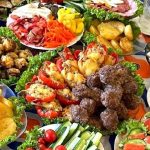 Узнайте, к чему снится щедро накрытый стол, пир или много вкусной еды — полное толкование снов с угощениями в разных контекстах.