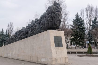 Украинцы в Молдове осудили концерты пророссийских артистов у мемориала «Поезд боли» в Кишинёве, считая это оскорблением памяти жертв и предательством.