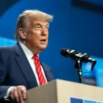 Трамп сообщил, что США будут передавать оружие Украине через НАТО. Также он пообещал важное заявление по России в ближайшее время.