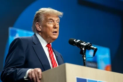 Трамп сообщил, что США будут передавать оружие Украине через НАТО. Также он пообещал важное заявление по России в ближайшее время.