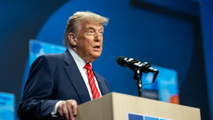 Трамп сообщил, что США будут передавать оружие Украине через НАТО. Также он пообещал важное заявление по России в ближайшее время.