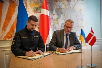 Украина и Дания подписали соглашение о совместном производстве оружия на территории Дании для поставок украинской армии.