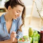 Питание женщины после 40: какие продукты помогают сохранить молодость, гормональный баланс и энергию. Секреты здоровья от нутрициологов.
