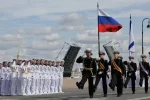 впервые в россии отменили главный парад ко Дню ВМФ в Санкт-Петербурге. Причина — безопасность, сообщил пресс-секретарь кремля Песков.