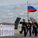 впервые в россии отменили главный парад ко Дню ВМФ в Санкт-Петербурге. Причина — безопасность, сообщил пресс-секретарь кремля Песков.