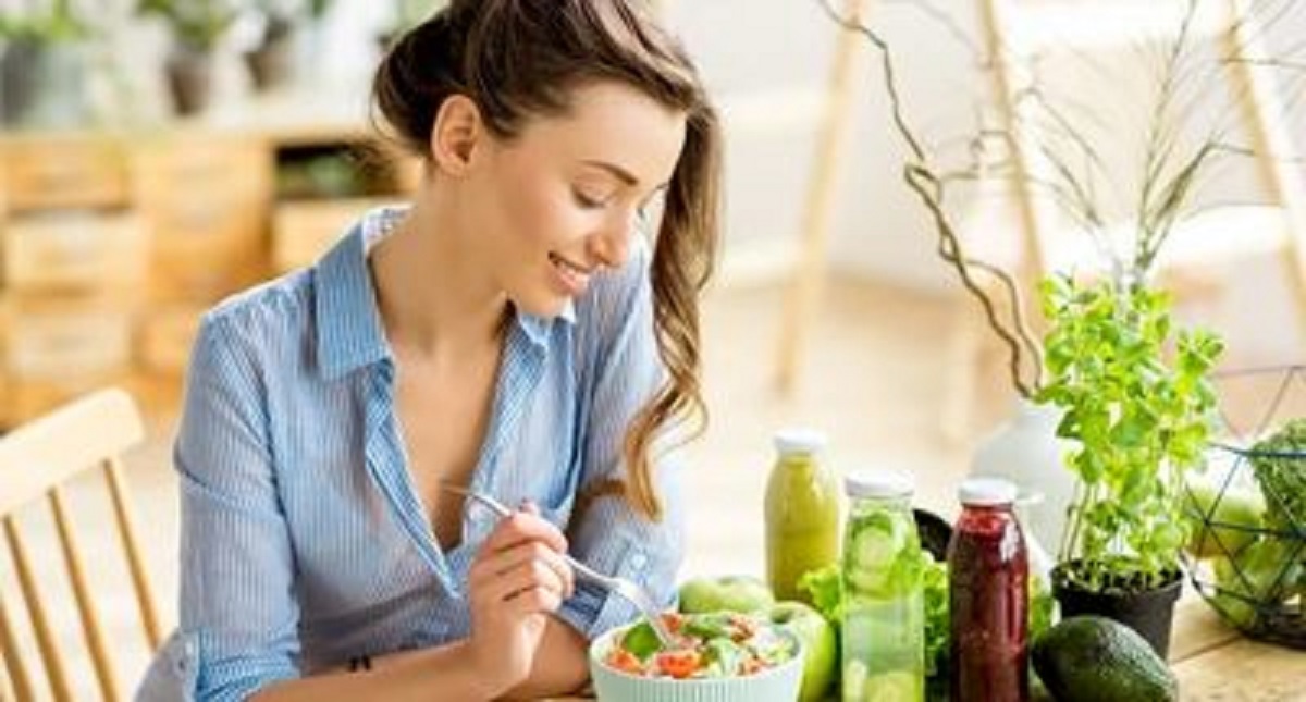 Питание женщины после 40: какие продукты помогают сохранить молодость, гормональный баланс и энергию. Секреты здоровья от нутрициологов.