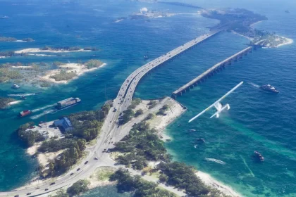 Rockstar инвестировала до $300 млн в реалистичную физику воды для GTA 6. Узнайте, как это повлияет на геймплей и графику игры.