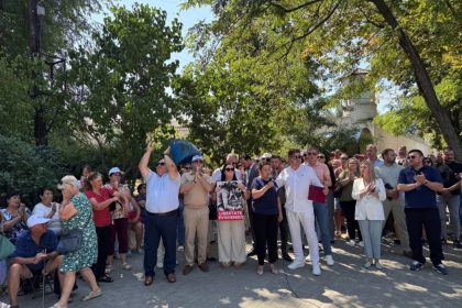 В Кишинёве прошёл митинг в поддержку Евгении Гуцул, приговорённой к 7 годам за незаконное финансирование партии «Шор». Полиция заявила о проплате акции.