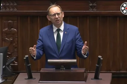 Польский депутат сравнил «Слава Украине!» с нацистским лозунгом, вызвав возмущение посла Украины. Боднар ответил, подчеркнув важность взаимного уважения.